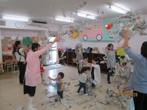 IMG_1570たんぽぽ組6.28新聞紙
