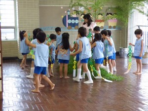 P1070925笹飾り付け