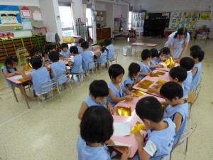 P1090278梅組折り紙