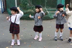 聖徳大学幼稚園 制服 女児